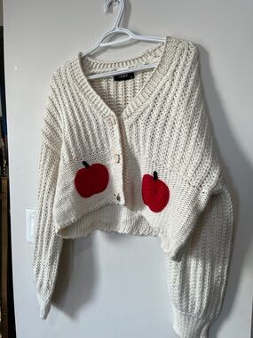 Pretty knit cropped cardigan with apples